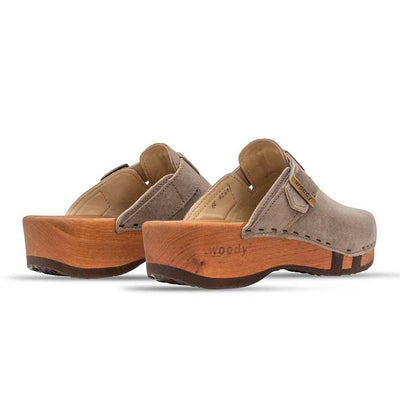 [Sand] Erika Damen Clog, farbe: sand alias warm gray_clogs damen mit biegsamer nachhaltiger weidenholzsohle, holzclogs woody, woody schuhe, woody shoes, handgemachte holzschuhe aus österreich, kärnten