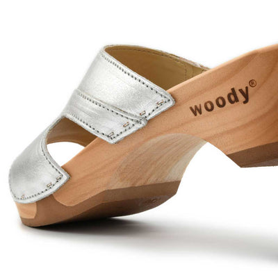 [Silber] Fiona Damen Clog, farbe: silber, pantoletten clogs damen mit biegsamer nachhaltiger Holzsohle,holzclogs woody, woody schuhe, woody shoes, handgemachte holzschuhe aus österreich, kärnten