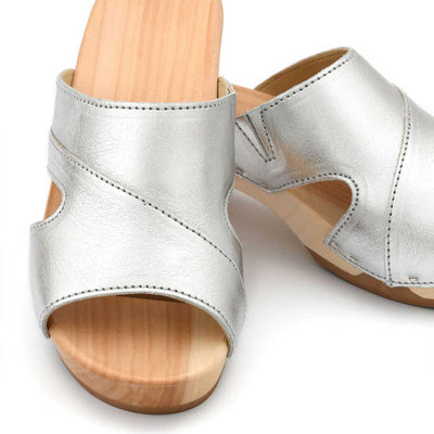 [Silber] Fiona Damen Clog, farbe: silber, pantoletten clogs damen mit biegsamer nachhaltiger Holzsohle,holzclogs woody, woody schuhe, woody shoes, handgemachte holzschuhe aus österreich, kärnten