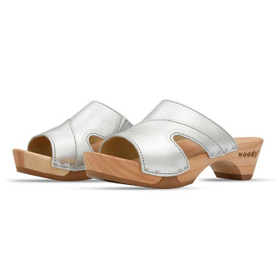 [Silber] Fiona Damen Clog, farbe: silber, pantoletten clogs damen mit biegsamer nachhaltiger Holzsohle,holzclogs woody, woody schuhe, woody shoes, handgemachte holzschuhe aus österreich, kärnten