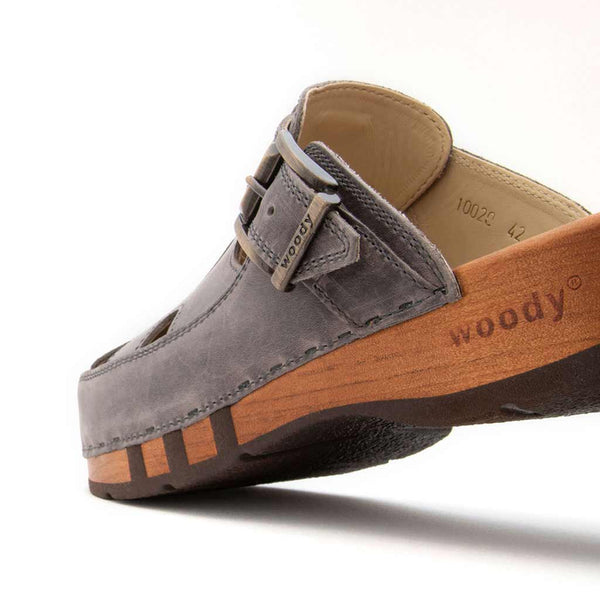 [Bleir] Freddy Herren Clog mit biegsamer nachhaltiger Holzsohle, farbe: bleir (grau), holzclogs woody, woody schuhe, woody shoes, handgemachte holzschuhe aus österreich, kärnten
