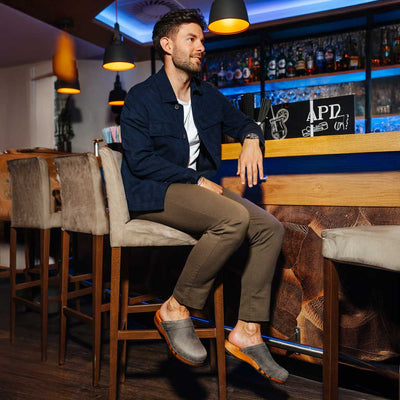 [Bleir] Harry Herren Clogs mit biegsamer nachhaltiger holzsohle, farbe: bleir (grau), holzclogs woody, woody schuhe, woody shoes, handgemachte holzschuhe aus österreich, kärnten