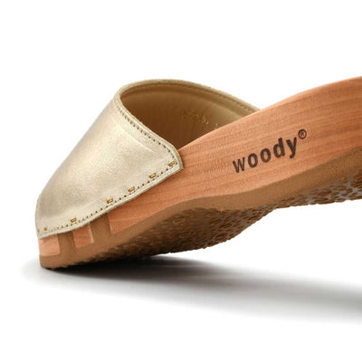 [Gold] Heidi Damen Clog Pantolette mit biegsamer nachhaltiger holzsohle, farbe: gold, holzclogs woody, woody schuhe, woody shoes, handgemachte holzschuhe aus österreich, kärnten