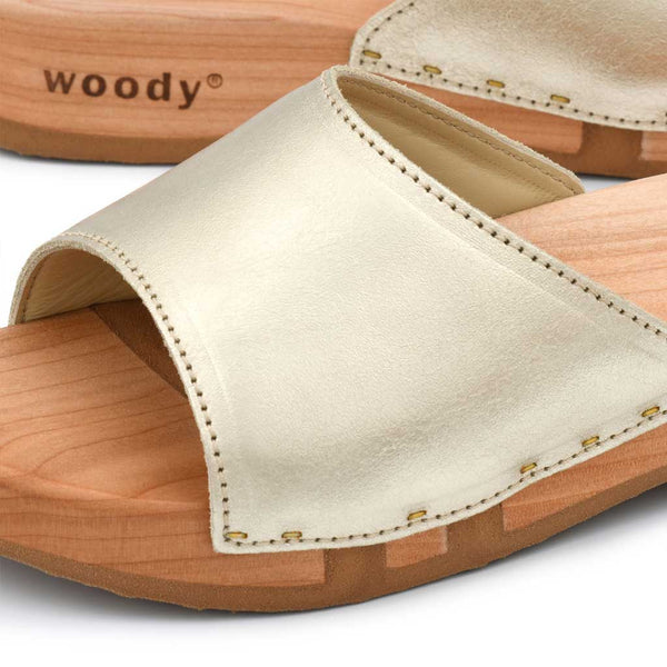 [Gold] Heidi Damen Clog Pantolette mit biegsamer nachhaltiger holzsohle, farbe: gold, holzclogs woody, woody schuhe, woody shoes, handgemachte holzschuhe aus österreich, kärnten