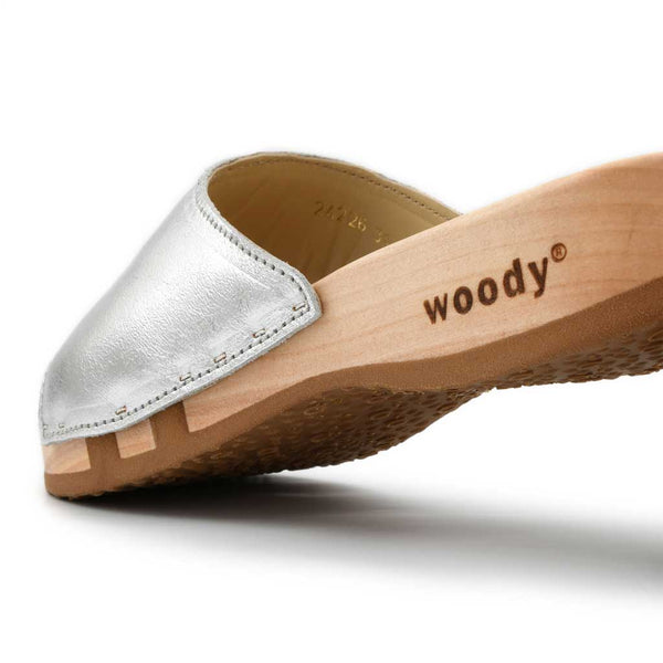 [Silber] Heidi Damen Clog Pantolette mit biegsamer nachhaltiger holzsohle, farbe: silber, holzclogs woody, woody schuhe, woody shoes, handgemachte holzschuhe aus österreich, kärnten