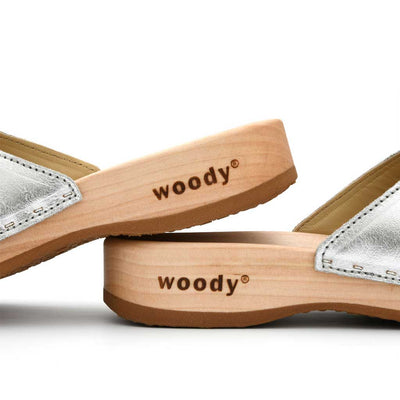 [Silber] Heidi Damen Clog Pantolette mit biegsamer nachhaltiger holzsohle, farbe: silber, holzclogs woody, woody schuhe, woody shoes, handgemachte holzschuhe aus österreich, kärnten