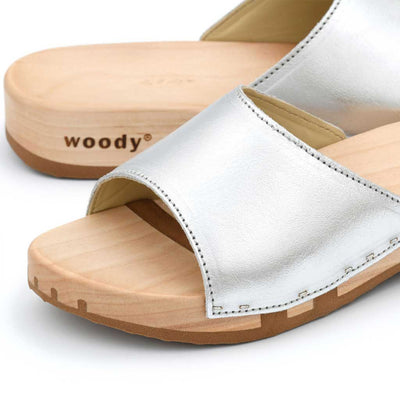[Silber] Heidi Damen Clog Pantolette mit biegsamer nachhaltiger holzsohle, farbe: silber, holzclogs woody, woody schuhe, woody shoes, handgemachte holzschuhe aus österreich, kärnten