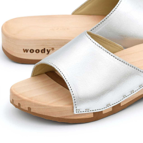 [Silber] Heidi Damen Clog Pantolette mit biegsamer nachhaltiger holzsohle, farbe: silber, holzclogs woody, woody schuhe, woody shoes, handgemachte holzschuhe aus österreich, kärnten