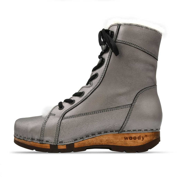 [Titan] Heike Damen Clog Stiefelette, clog lammfell gefütterter clog stiefel damen mit biegsamer nachhaltiger holzsohle, farbe: titan, holzclogs woody, woody schuhe, woody shoes, handgemachte holzschuhe aus österreich, kärnten