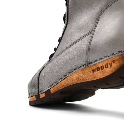 [Titan] Heike Damen Clog Stiefelette, clog lammfell gefütterter clog stiefel damen mit biegsamer nachhaltiger holzsohle, farbe: titan, holzclogs woody, woody schuhe, woody shoes, handgemachte holzschuhe aus österreich, kärnten