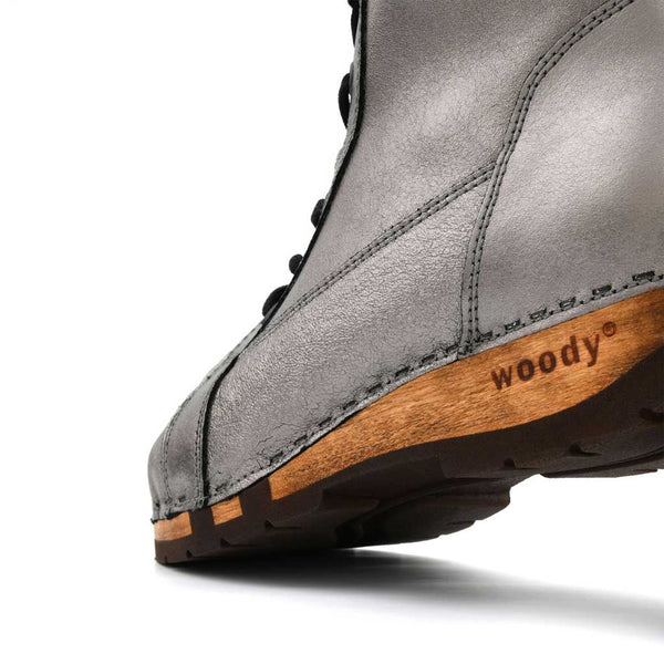 [Titan] Heike Damen Clog Stiefelette, clog lammfell gefütterter clog stiefel damen mit biegsamer nachhaltiger holzsohle, farbe: titan, holzclogs woody, woody schuhe, woody shoes, handgemachte holzschuhe aus österreich, kärnten