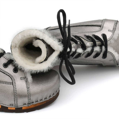 [Titan] Heike Damen Clog Stiefelette, clog lammfell gefütterter clog stiefel damen mit biegsamer nachhaltiger holzsohle, farbe: titan, holzclogs woody, woody schuhe, woody shoes, handgemachte holzschuhe aus österreich, kärnten