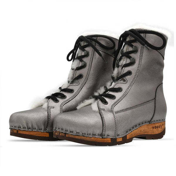 [Titan] Heike Damen Clog Stiefelette, clog lammfell gefütterter clog stiefel damen mit biegsamer nachhaltiger holzsohle, farbe: titan, holzclogs woody, woody schuhe, woody shoes, handgemachte holzschuhe aus österreich, kärnten