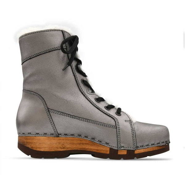 [Titan] Heike Damen Clog Stiefelette, clog lammfell gefütterter clog stiefel damen mit biegsamer nachhaltiger holzsohle, farbe: titan, holzclogs woody, woody schuhe, woody shoes, handgemachte holzschuhe aus österreich, kärnten