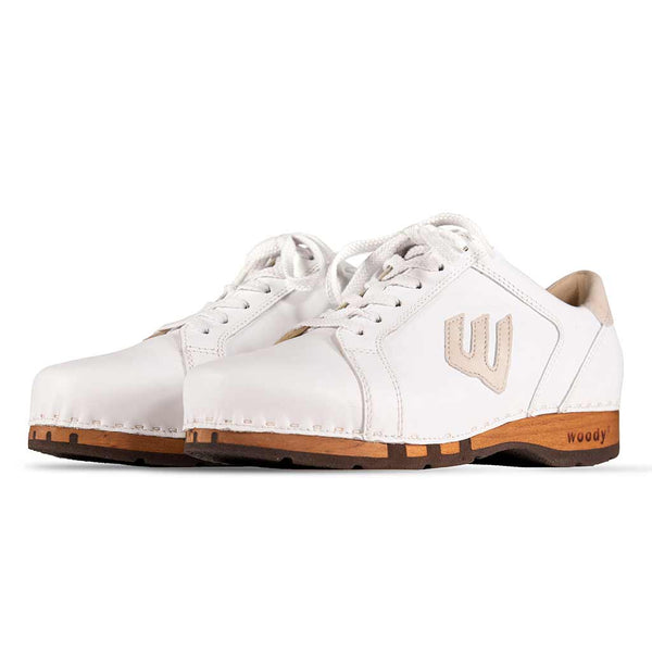 [Weiss-Hielo] Wayne Herren Clog Sneaker, woody holzschuhe. herren clogs, flexible, biegsame holzsohle. holzclogs, sneaker clogs herren, männer clogs mit fussbett. woody leder clogs herren. holzclogs, holzschuhe bestellen. farbe: weiss-hielo