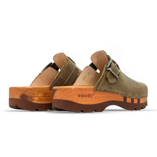 [Oliva] Hubertus Herren Clog mit Stick, biegsame nachhaltige holzsohle, farbe: oliva, holzclogs woody, woody schuhe, woody shoes, handgemachte holzschuhe aus österreich, kärnten