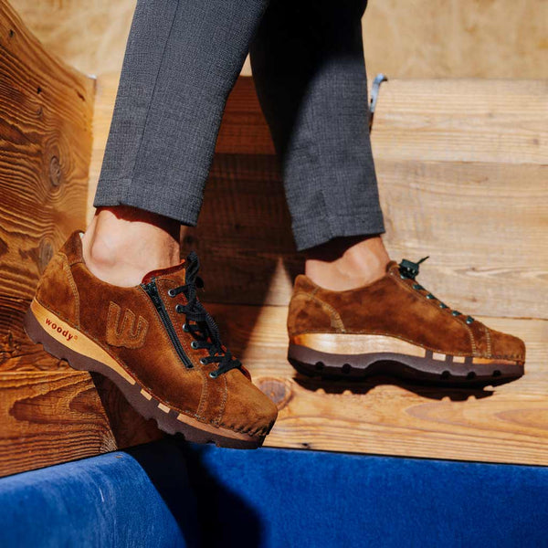 [Hazelnut] Jack Herren Clog Sneaker Haselnuss, Herren Clog von woody Schuhe. Clogs Herren Sneaker jack, clog sneakers für herren mit biegsamer nachhaltiger holzsohle, farbe: hazelnut (haselnussbraun), holzclogs woody, woody schuhe, woody shoes, handgemachte holzschuhe aus österreich, kärnten