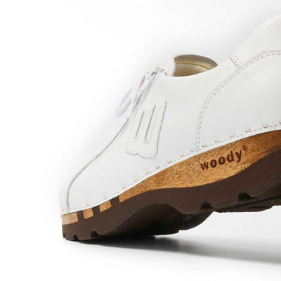 [Weiss] Jack Herren Clog Sneaker mit biegsamer nachhaltiger holzsohle, farbe: weiss (glattleder), holzclogs woody, woody schuhe, woody shoes, handgemachte holzschuhe aus österreich, kärnten