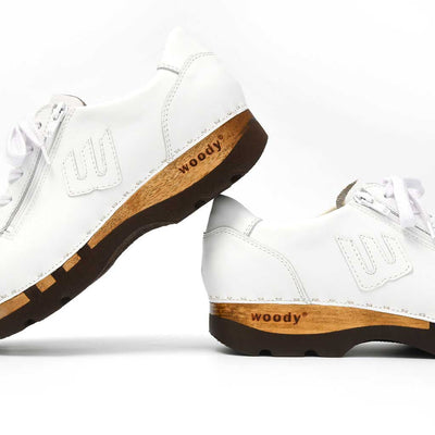 [Weiss] Jack Herren Clog Sneaker mit biegsamer nachhaltiger holzsohle, farbe: weiss (glattleder), holzclogs woody, woody schuhe, woody shoes, handgemachte holzschuhe aus österreich, kärnten