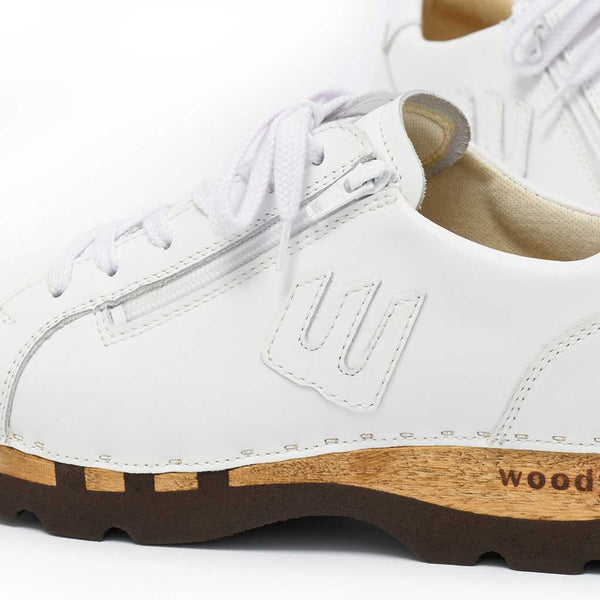 [Weiss] Jack Herren Clog Sneaker mit biegsamer nachhaltiger holzsohle, farbe: weiss (glattleder), holzclogs woody, woody schuhe, woody shoes, handgemachte holzschuhe aus österreich, kärnten