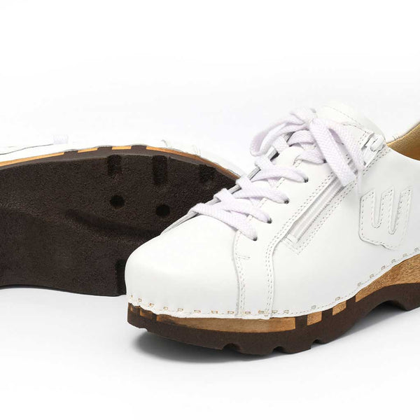 [Weiss] Jack Herren Clog Sneaker mit biegsamer nachhaltiger holzsohle, farbe: weiss (glattleder), holzclogs woody, woody schuhe, woody shoes, handgemachte holzschuhe aus österreich, kärnten