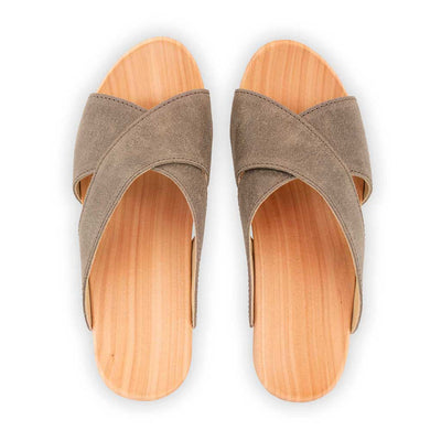 [Sand] Juna Damen Clog Pantolette, farbe: sand (warm grey), clog pantoletten damen mit biegsamer nachhaltiger weidenholzsohle, holzclogs woody, woody schuhe, woody shoes, handgemachte holzschuhe aus österreich, kärnten