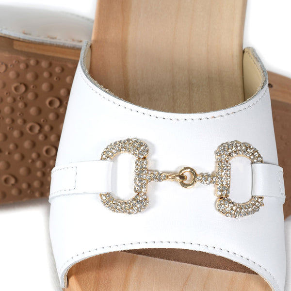 [Weiss mit Schmuck] Farah Damen Clog Pantolette – elegant, mit biegsamer Sohle aus nachhaltigem Weidenholz, Farbe: weiss (mit goldener und strassbesetzter Zierschnalle)