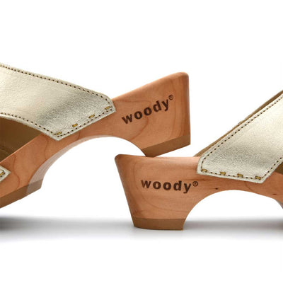 [Gold] Kate Damen Clog Pantolette, farbe: gold_clogs pantoletten damen mit biegsamer nachhaltiger weidenholzsohle, holzclogs woody, woody schuhe, woody shoes, handgemachte holzschuhe aus österreich, kärnten
