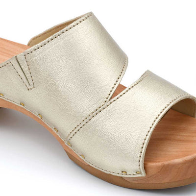 [Gold] Kate Damen Clog Pantolette, farbe: gold_clogs pantoletten damen mit biegsamer nachhaltiger weidenholzsohle, holzclogs woody, woody schuhe, woody shoes, handgemachte holzschuhe aus österreich, kärnten