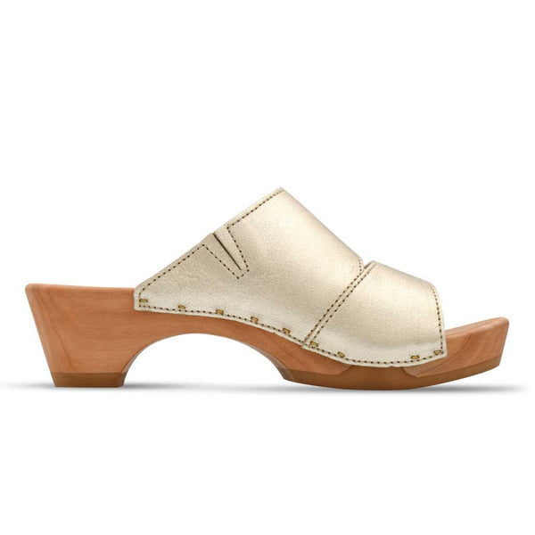 [Gold] Kate Damen Clog Pantolette, farbe: gold_clogs pantoletten damen mit biegsamer nachhaltiger weidenholzsohle, holzclogs woody, woody schuhe, woody shoes, handgemachte holzschuhe aus österreich, kärnten