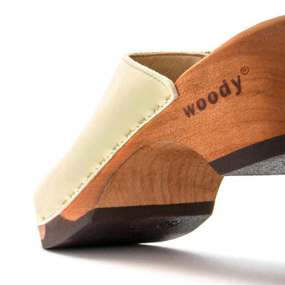 [Creme] Katharina Damen Clog mit biegsamer nachhaltiger holzsohle, farbe: creme, holzclogs woody, woody schuhe, woody shoes, handgemachte holzschuhe aus österreich, kärnten