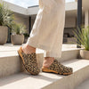 [Wildcat] Lea Damen Clog von woody holzschuhe damenclogs mit fexibler holzsohle. holzclogs farbe: woldcat (leopard-print), Damenclogs, Damen Clogs - Clogs Damen. Holzschuhe für Damen, Damen Clogs, Holzclogs, Damen Pantoletten mit Holzsohle. Holz Schuhe, Clog für Frauen