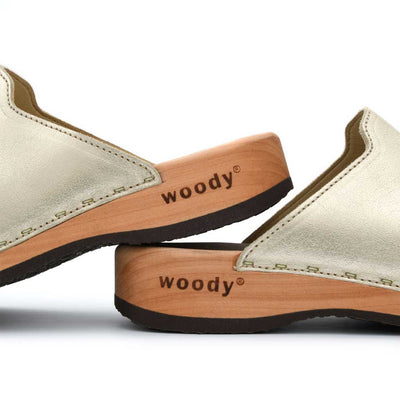 [Gold] Lea Damen Clog von woody holzschuhe damenclogs mit fexibler holzsohle. holzclogs farbe: gold, Damenclogs, Damen Clogs - Clogs Damen. Holzschuhe für Damen, Damen Clogs, Holzclogs, Damen Pantoletten mit Holzsohle. Holz Schuhe, Clog für Frauen