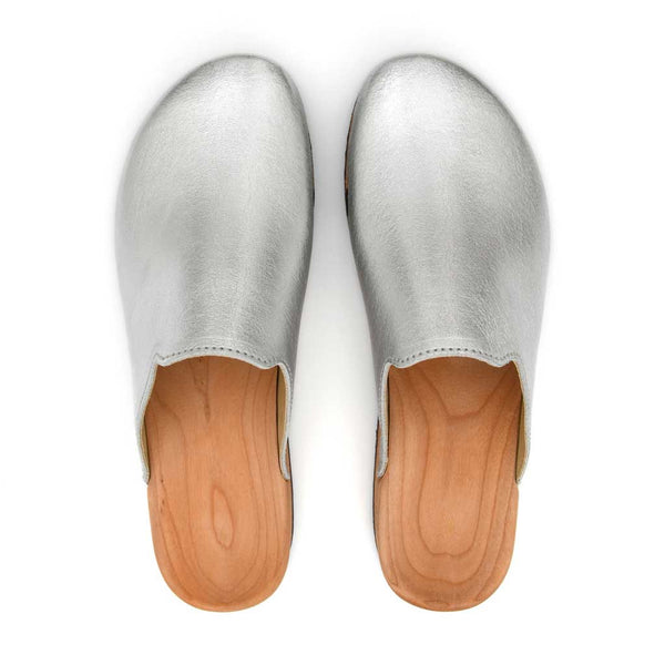 [Silber] Lea Damen Clog von woody holzschuhe damenclogs mit fexibler holzsohle. holzclogs farbe: silber, Damenclogs, Damen Clogs - Clogs Damen. Holzschuhe für Damen, Damen Clogs, Holzclogs, Damen Pantoletten mit Holzsohle. Holz Schuhe, Clog für Frauen