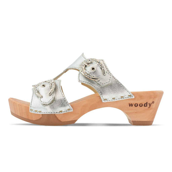 [Silber] Leonie Damen Clog Pantolette mit schnallen und biegsamer nachhaltiger holzsohle, farbe: silber, holzclogs woody, woody schuhe, woody shoes, handgemachte holzschuhe aus österreich, kärnten