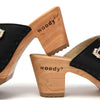 [Schwarz mit Schmuck] Leyla Damen Clog Pantolette – elegant, mit biegsamer Sohle – Farbe: Schwarz (mit mit stassbesetztem, goldenem Schmuckelement)