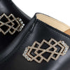 [Schwarz mit Schmuck] Leyla Damen Clog Pantolette – elegant, mit biegsamer Sohle – Farbe: Schwarz (mit mit stassbesetztem, goldenem Schmuckelement)