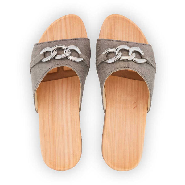 [Sand] Lina Damen Clog Pantolette, farbe: sand, clogs pantoletten damen mit biegsamer nachhaltiger weidenholzsohle, holzclogs woody, woody schuhe, woody shoes, handgemachte holzschuhe aus österreich, kärnten, metal-accessoires-inchrome-optic. Damenclogs, Damen Clogs - Clogs Dame