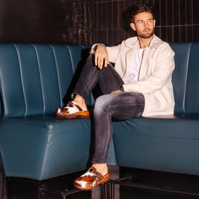 [Natur Fell] Lukas Fell Herren Clog. fellclog, kuhfell clogs, fellclogs. woody holzschuhe fell. fellschuhe, fell clogs, woody kuhfell schuhe, kuhclogs kaufen. fellschuhe, holzschuhe, holzclogs fell bestellen.