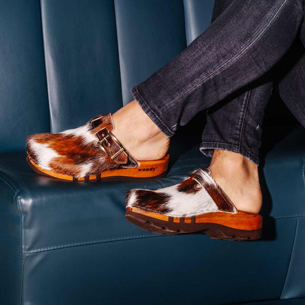 [Natur Fell] Lukas Fell Herren Clog. fellclog, kuhfell clogs, fellclogs. woody holzschuhe fell. fellschuhe, fell clogs, woody kuhfell schuhe, kuhclogs kaufen. fellschuhe, holzschuhe, holzclogs fell bestellen.