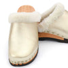 [Gold] Marie gefütterter Damen Clog, gefütterte Pantoletten. Holzclogs mit beigsamer Holz Sohle kaufen marie, gefütterter damen clog mit biegsamer nachhaltiger holzsohle, lammfellfutter und kragen, farbe: gold, holzclogs woody, woody schuhe, woody shoes, handgemachte holzschuhe aus österreich, kärnten