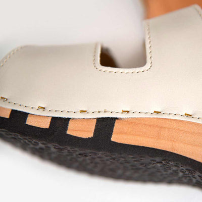 Maxima Damen Clog [Creme] maxima, pantoletten clogs damen mit biegsamer nachhaltiger holzsohle, der bestseller, farbe: creme, holzclogs woody, woody schuhe, woody shoes, handgemachte holzschuhe aus österreich, kärnten