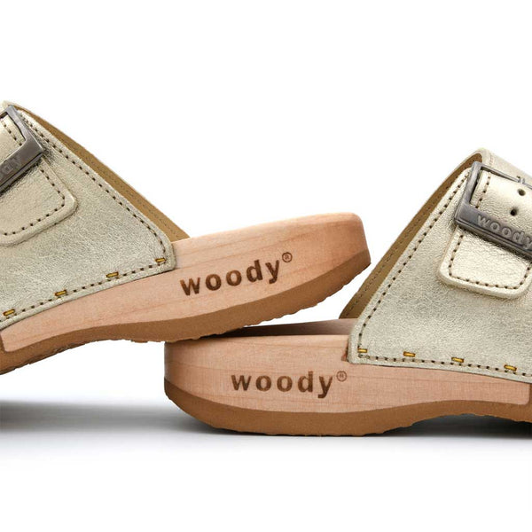 Maxima Damen Clog, pantoletten clogs damen mit biegsamer nachhaltiger holzsohle, der bestseller, farbe: gold, holzclogs woody, woody schuhe, woody shoes, handgemachte holzschuhe aus österreich, kärnten