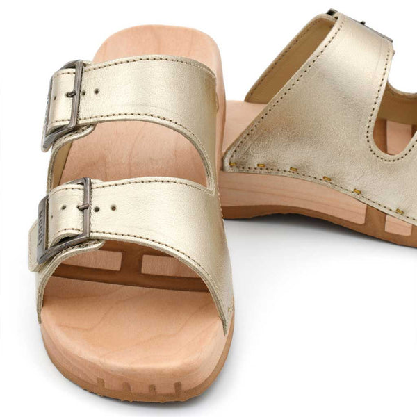 Maxima Damen Clog, pantoletten clogs damen mit biegsamer nachhaltiger holzsohle, der bestseller, farbe: gold, holzclogs woody, woody schuhe, woody shoes, handgemachte holzschuhe aus österreich, kärnten