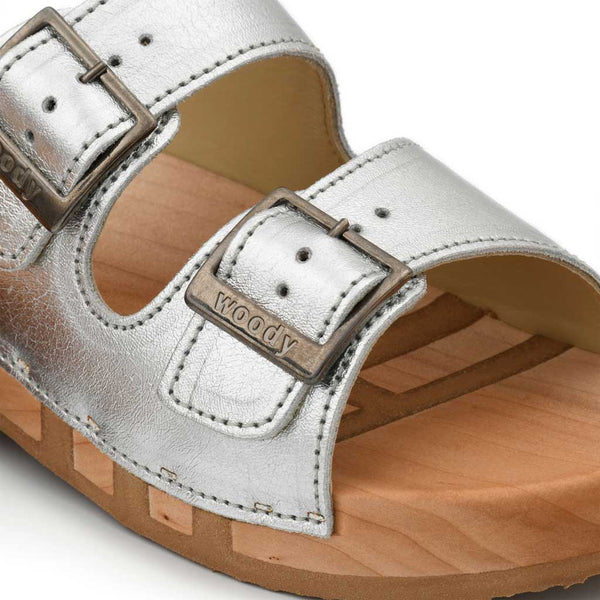 Maxima Damen Clog, pantoletten clogs damen mit biegsamer nachhaltiger holzsohle, der bestseller, farbe: silber, holzclogs woody, woody schuhe, woody shoes, handgemachte holzschuhe aus österreich, kärnten