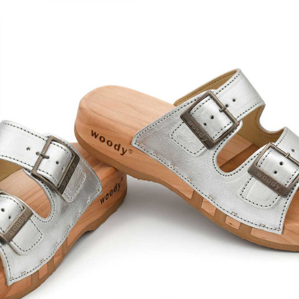 Maxima Damen Clog, pantoletten clogs damen mit biegsamer nachhaltiger holzsohle, der bestseller, farbe: silber, holzclogs woody, woody schuhe, woody shoes, handgemachte holzschuhe aus österreich, kärnten