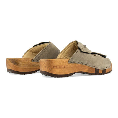 [Sand] Melanie Damen Clog Pantolette mit biegsamer nachhaltiger holzsohle, der bestseller, farbe: sand-warm_grey, holzclogs woody, woody schuhe, woody shoes, handgemachte holzschuhe aus österreich, kärnten