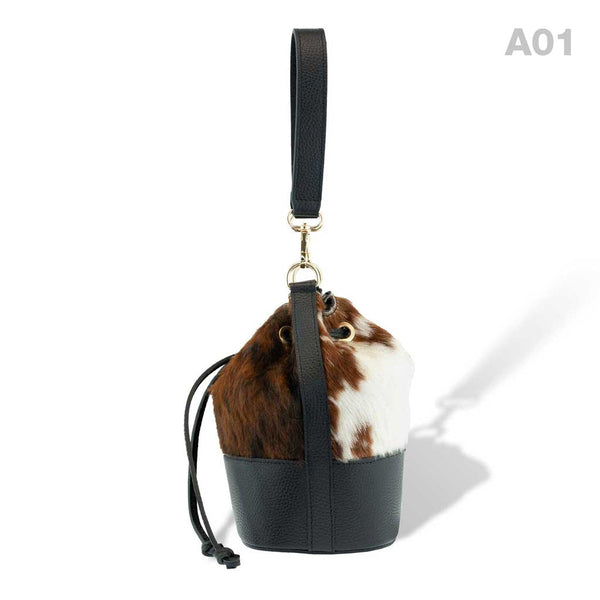 woody Mia Damen-Beuteltasche aus Fell Natur-Schwarz, Seitenansicht