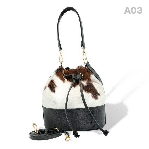 woody Mia Damen-Beuteltasche aus Fell Natur-Schwarz, Frontansicht