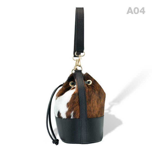 woody Mia Damen-Beuteltasche aus Fell Natur-Schwarz, Seitenansicht